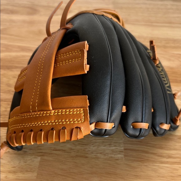 Rawlings Black and Brown Baseball Glove - Picture 2 of 15